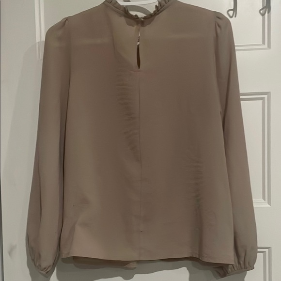 3/$20 Boohoo Brown Ruffled Long Sleeve Blouse - Picture 4 of 6